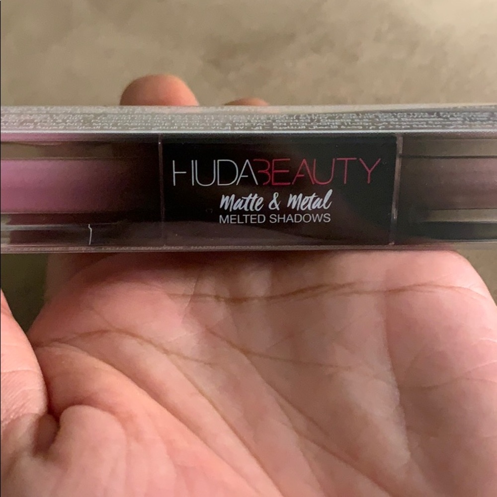 Huda Beauty Liquid Eyeshadow Duo